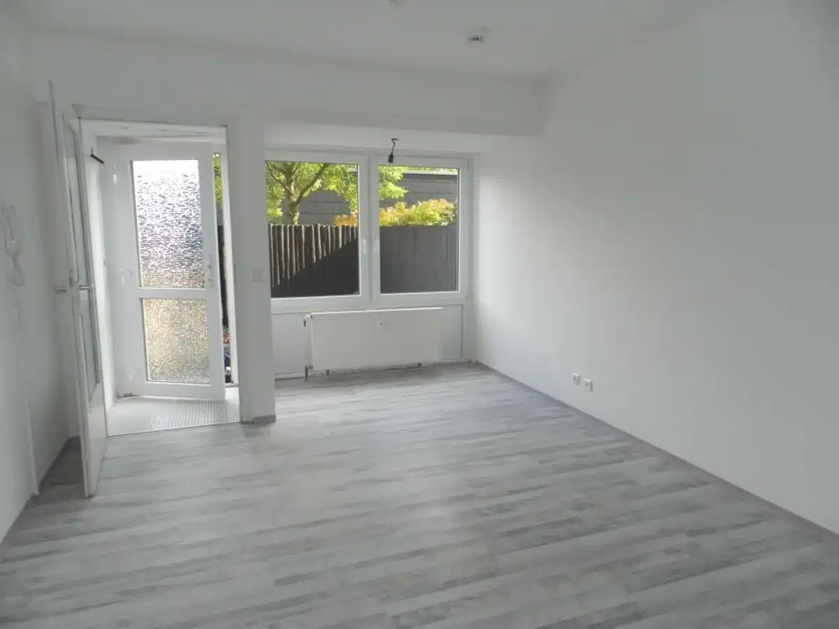 Zimmer in Richtung Fenster, Ei