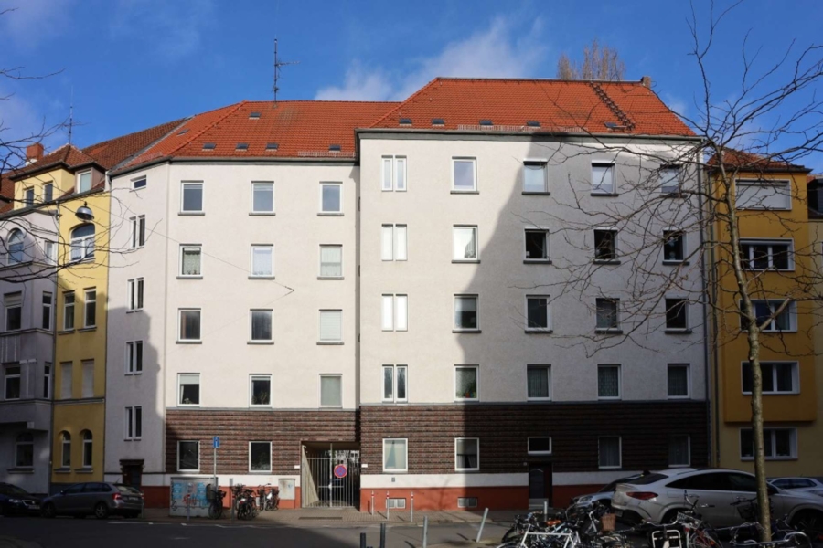 Hannover Vahrenwald List: 4 Zimmer Wohnung mit großem Balkon - Hausansicht