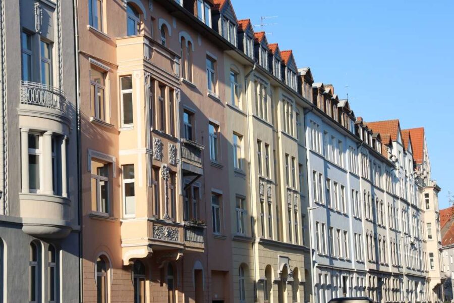 Hannover Südstadt: Super ausgestattete 3 Zi Wohnung im Hochparterre - Straßenansicht