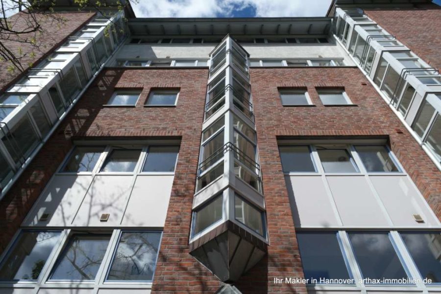 Hannover List Vahrenwald: Gut ausgestattete Wohnung mit Lift und Balkon - Hausansicht