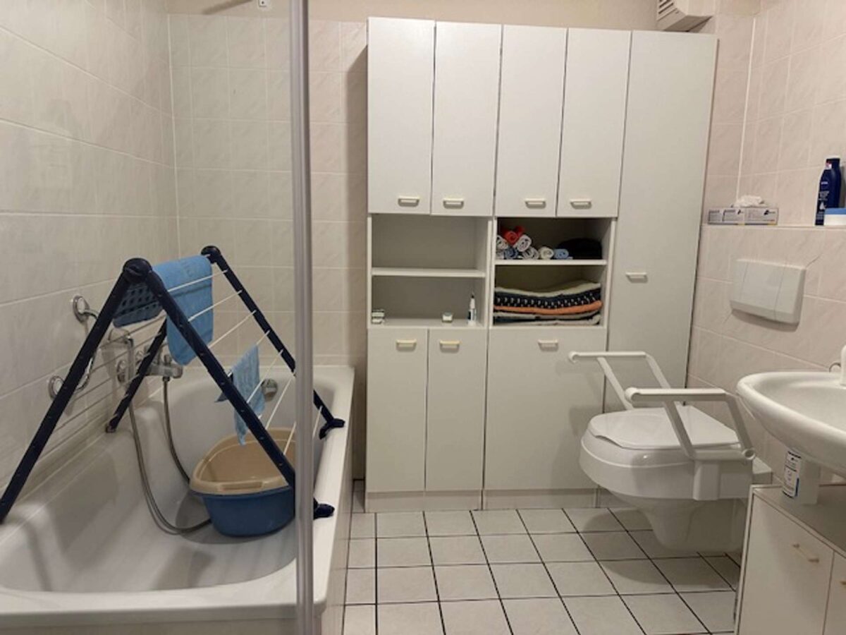 Bad Wanne und WC