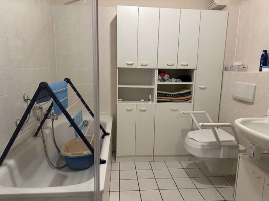 Bad Wanne und WC