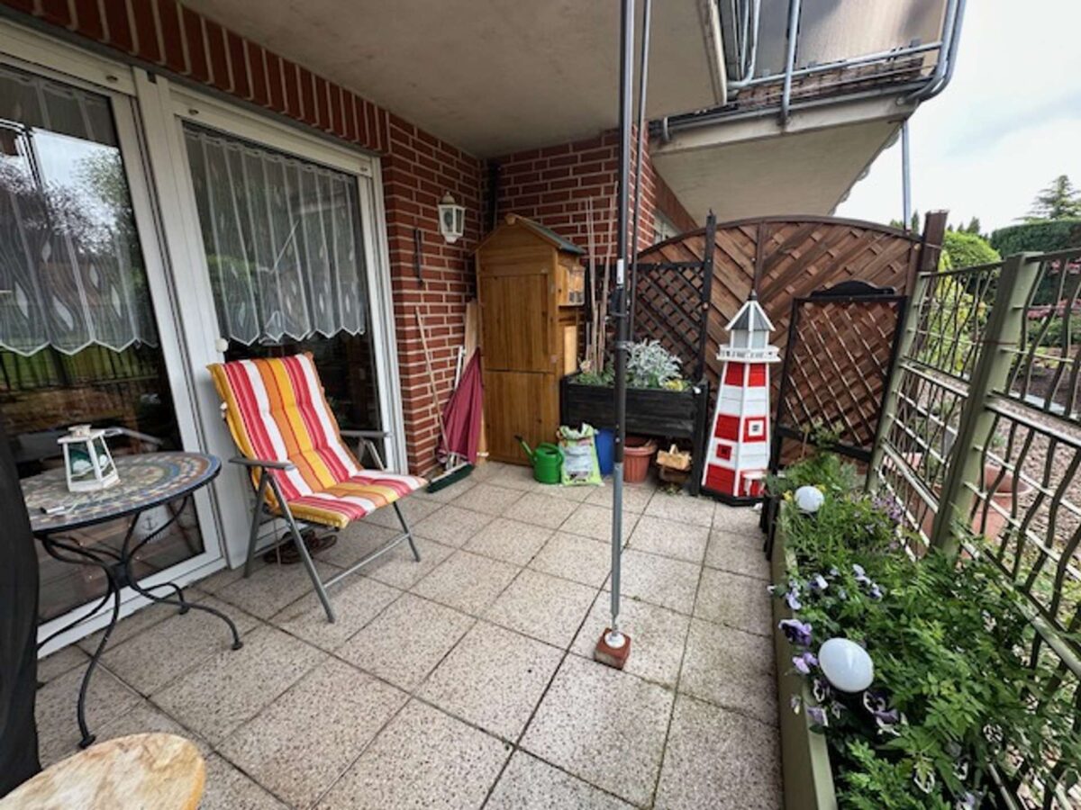 Fensterfront mit Jalousien