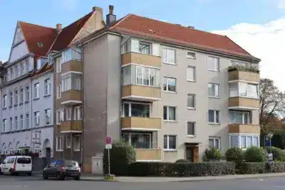 Hannover List: Renovierungsbedürftige gut geschnittene Wohnung mit 2 Balkonen, 30163 Hannover, Etagenwohnung