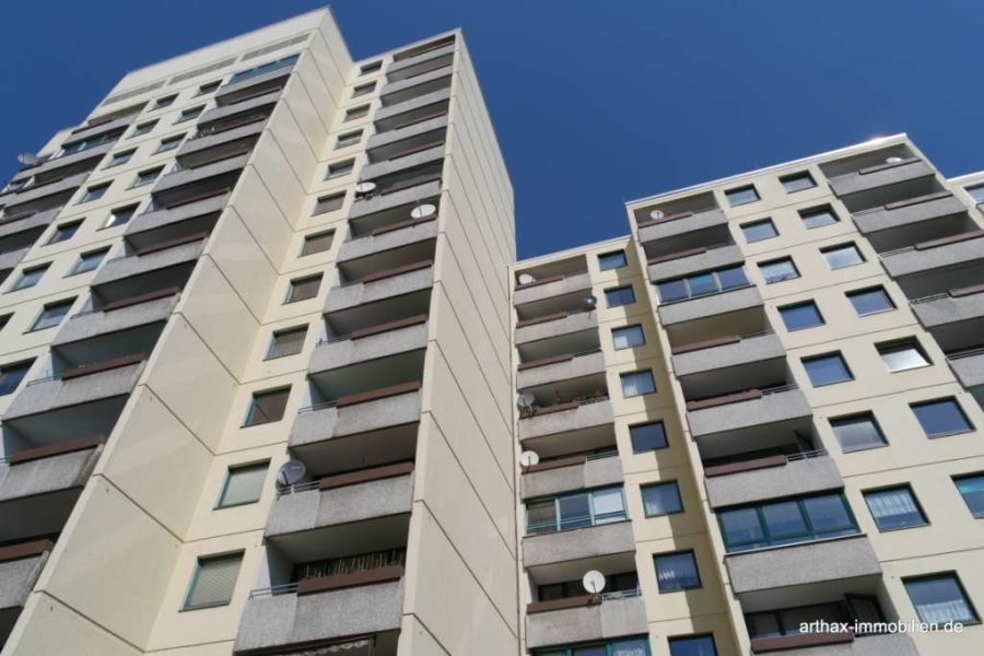 Hannover Vahrenheide: Helle 3 Zi. Wohnung mit Loggia und Aufzug - Hausansicht
