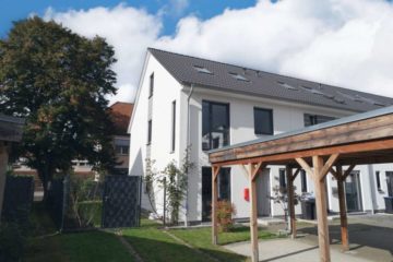 Garbsen Berenbostel: Wunderschönes Reihenendhaus im KFW 55 Standard mit Carport und Stellplatz, 30827 Garbsen, Reihenendhaus