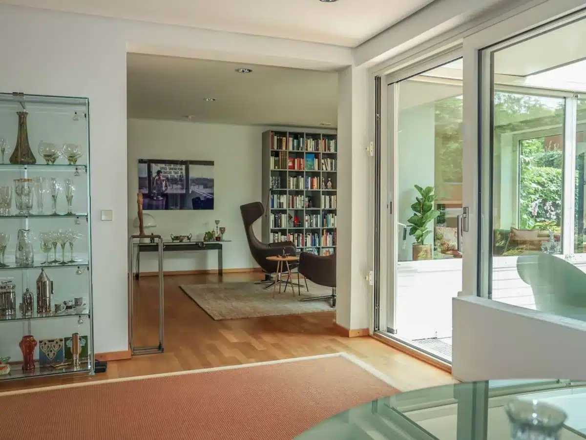 Blick vom Esszimmer ins Wohnzi
