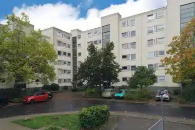 Laatzen: Gut renovierte 4-5 Zimmer Wohnung mit 2 Balkonen, 30880 Laatzen, Etagenwohnung