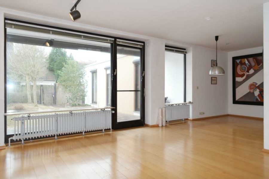 Hannover Misburg Nord: Bungalow mit Garage am Misburger Wald - Fensterfront Wohnzimmer