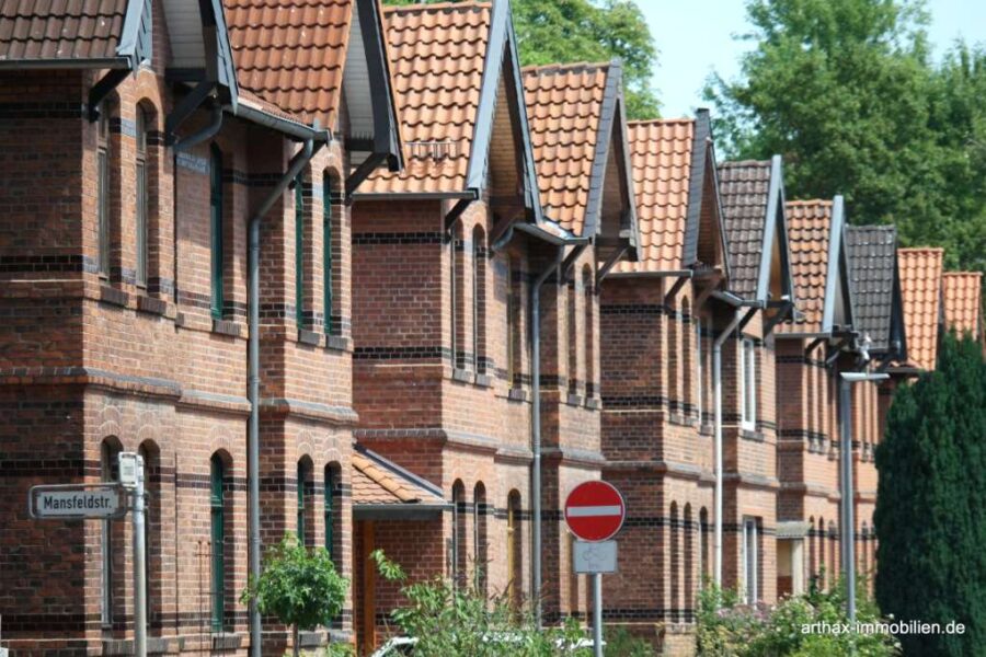 Hannover Oberricklingen: Immobilie für die bauhistorisch bewusste Familie - gegenüber liegende Häuser