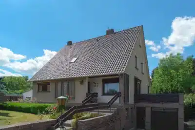 Gronau (Leine): Freistehendes Einfamilienhaus auf großem Grundstück, im Gewerbegebiet, 31028 Gronau Leine, Einfamilienhaus