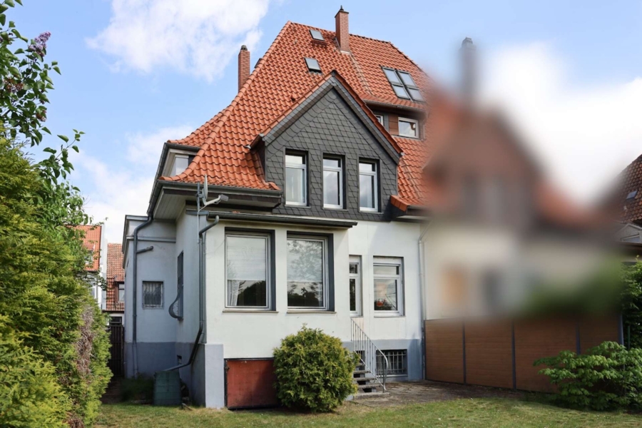 Hannover Waldheim: Stadthaus als DHH für die größere Familie - Gartenansicht