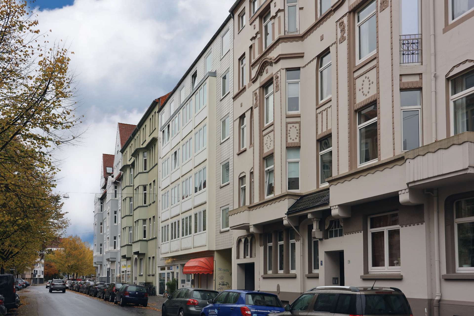 Hannover List: 1 Zimmer Appartement mit Aufzug - Straßenansicht Haus