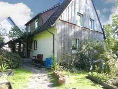 Eschershausen Ith: Freistehendes Ein-/ Zweifamilienhaus und Garagen, 37632 Eschershausen, Einfamilienhaus