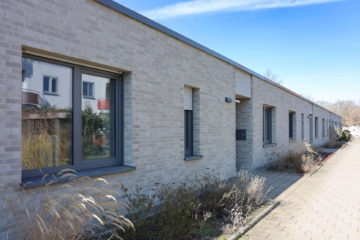 Hannover Heideviertel: Teilmöblierter Wohnraum im barrierearmen Gartenhofbungalow, 30625 Hannover, Bungalow