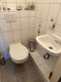 separates WC