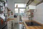 Küche und Balkon