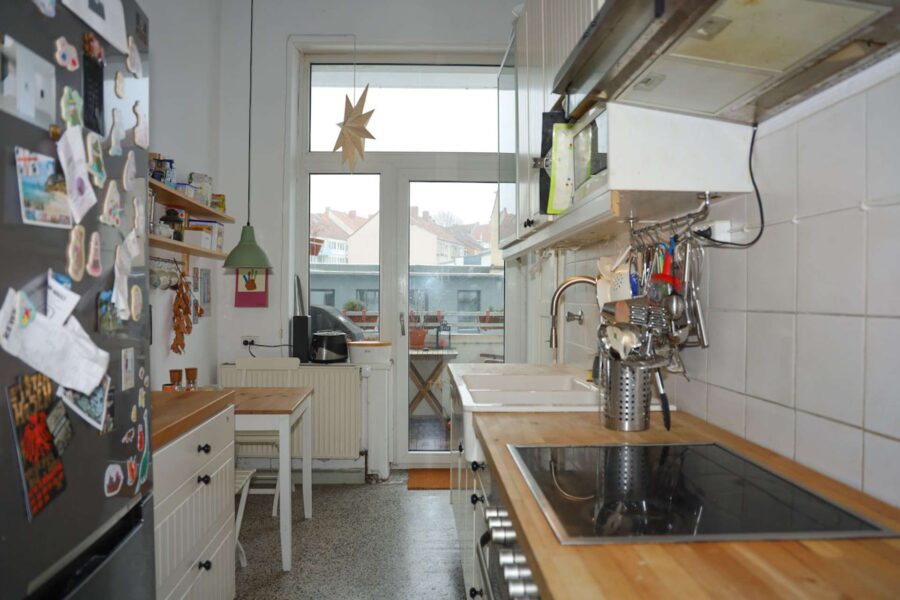 Küche und Balkon