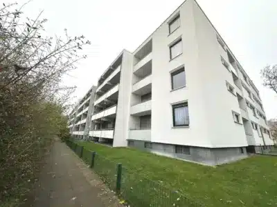 Laatzen: 2 Zimmer Wohnung mit Balkon und TG-Stellplatz, 30880 Laatzen, Etagenwohnung