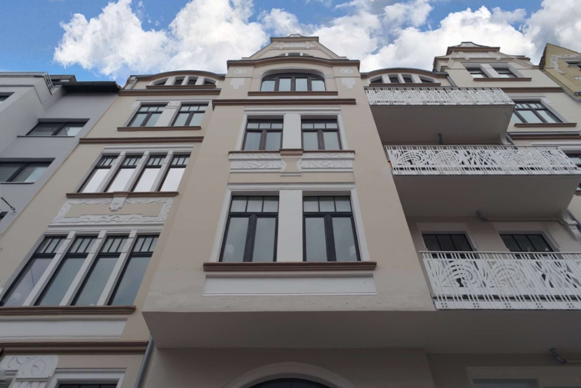 Hannover List: Herrliche, sonnige Altbauwohnung Nähe Lister Platz - Hausansicht