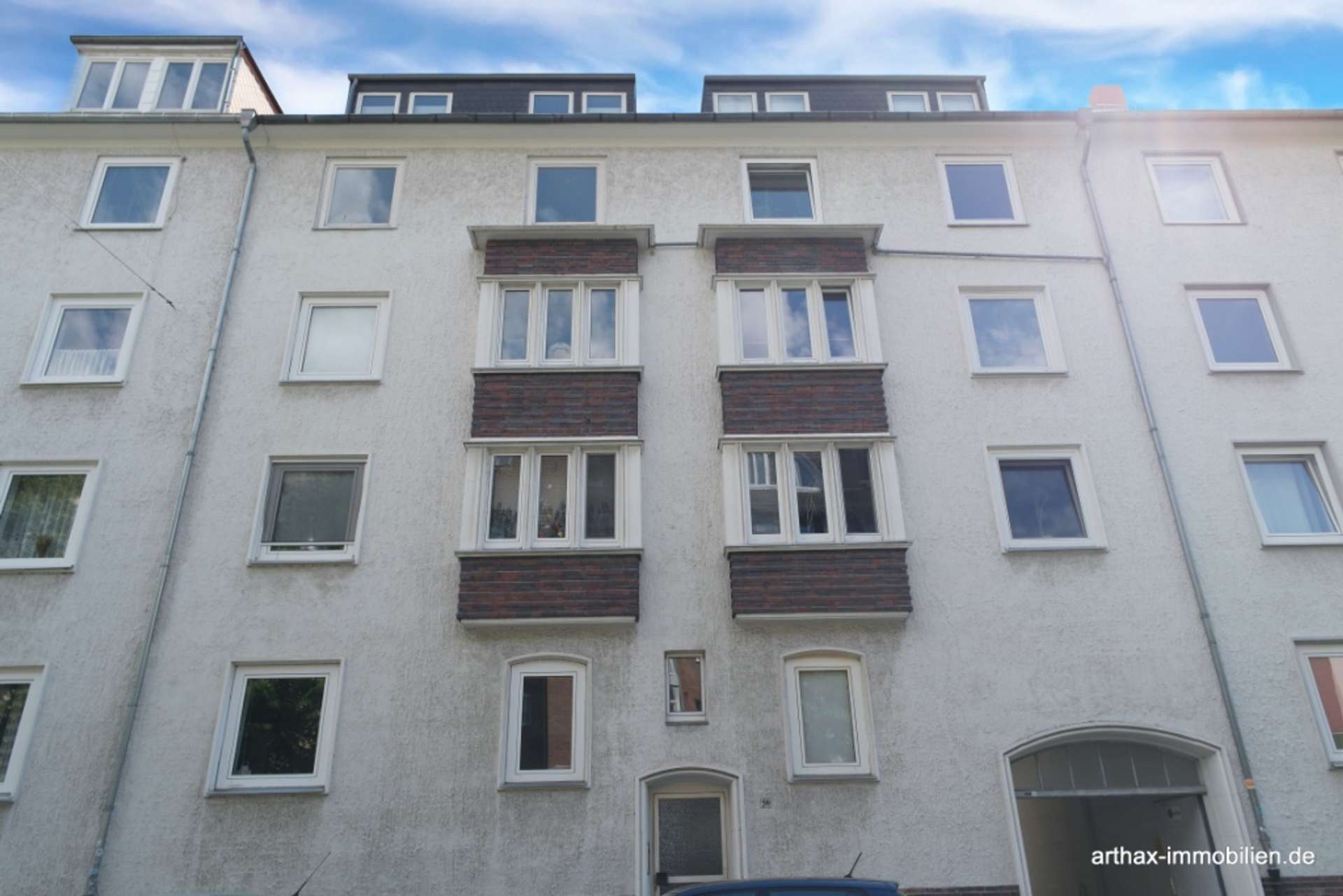Hannover List: Praktisch geschnittene 3 Zimmer Wohnung mit Balkon - Straßenansicht
