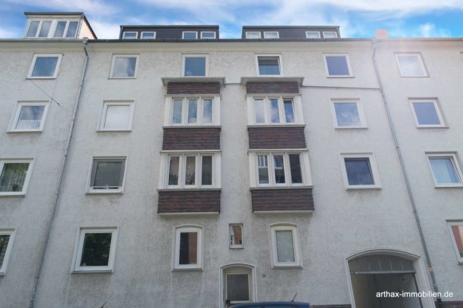 Hannover List: Praktisch geschnittene 3 Zimmer Wohnung mit Balkon - Straßenansicht
