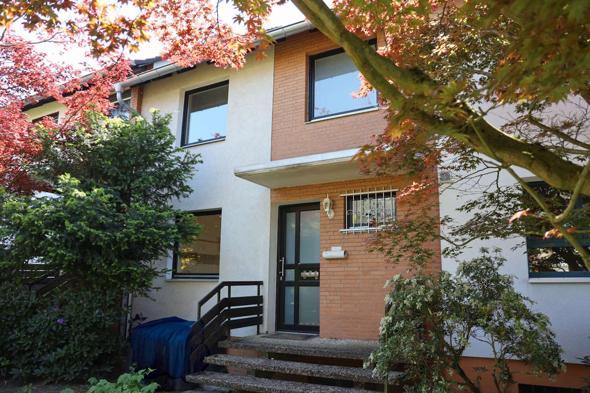 Seelze Velber: Reihenmittelhaus in ausgezeichneter Lage - Eingangsseite