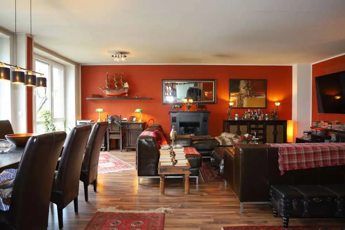 Wohnzimmer mit Fensterfront