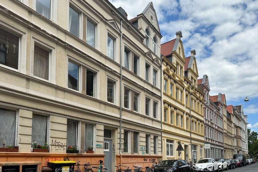Hannover Nordstadt: Gut geschnittene 3 Zimmer Altbauwohnung im 1.OG - Straßenzug