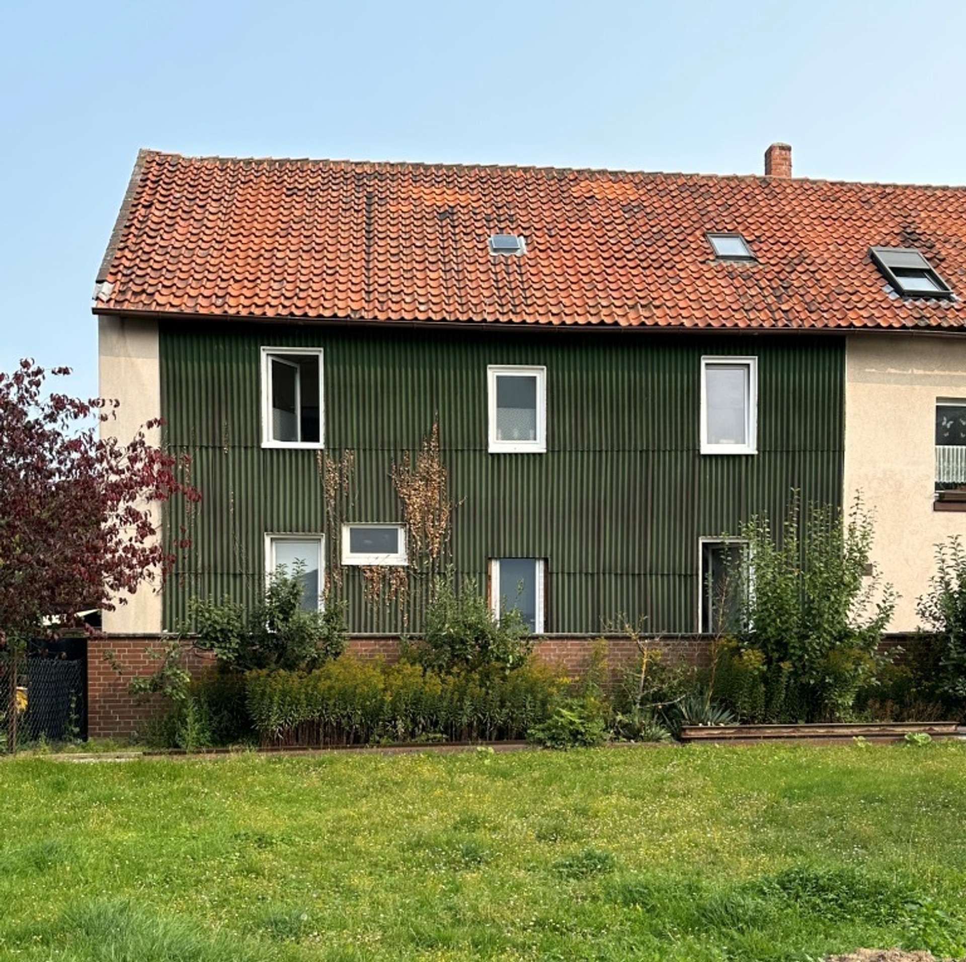 Giesen Ahrbergen: Gut vermietetes Fachwerkhaus mit vielen Zimmern - Waschmaschinen im Keller