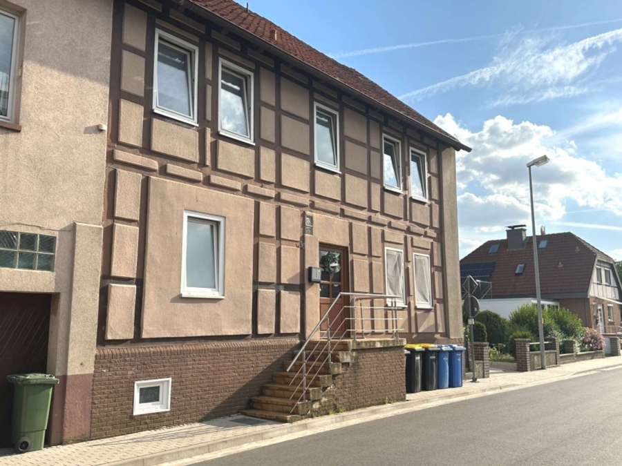 7 Zimmer auf 2 Etagen, neue Bäder, kleines Grundstück - Hausansicht