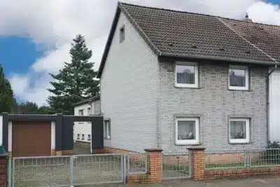 Hannover Misburg: DHH mit Garten, 2 Garagen und Baugrundstück, 30629 Hannover, Doppelhaushälfte