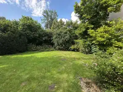 Waldheim: Wohnung im EG und Souterrain mit Garten und Garage, 30519 Hannover, Erdgeschosswohnung