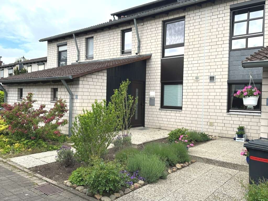 Hannover Wettbergen: Solides saniertes Reihenmittelhaus mit Garage, neue Fenster, neue Heizung