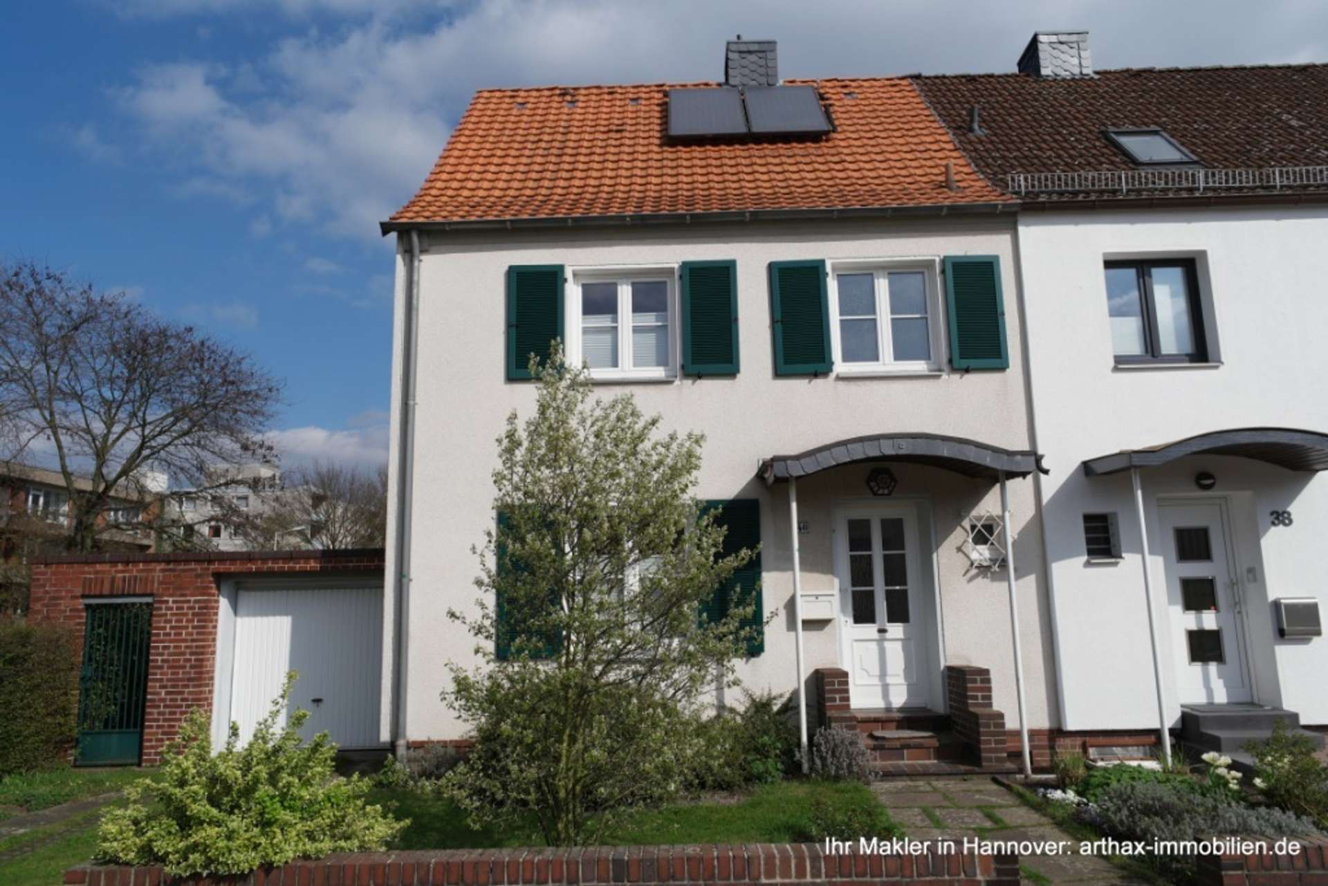 Hannover List: Doppelhaushälfte in exponierter Lage, mit großem Garten. - Straßenansicht