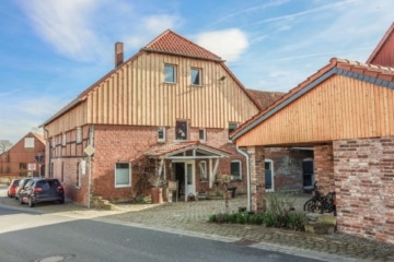 Springe Mittelrode: 2-teiliges Wohnhaus, Scheune zur gewerblichen Nutzung und viel Garten, 31832 Springe, Bauernhaus