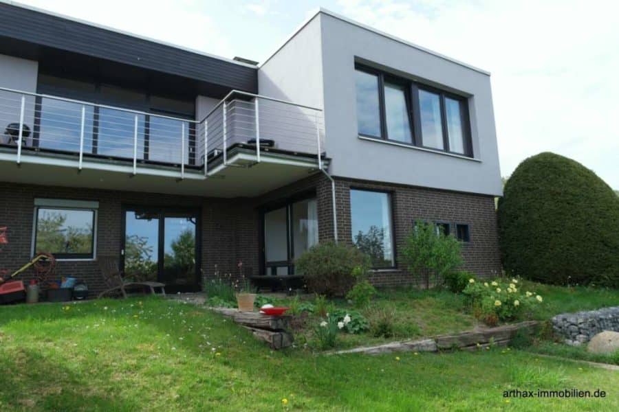 Springe Stadt: Bungalow am Rande des Waldes, in Hanglage - Gebäude von der Gartenseite