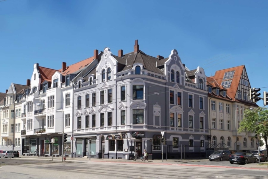Hannover List: Sehr nette 3 Zimmer Wohnung im Altbau mit Balkon - Treppe