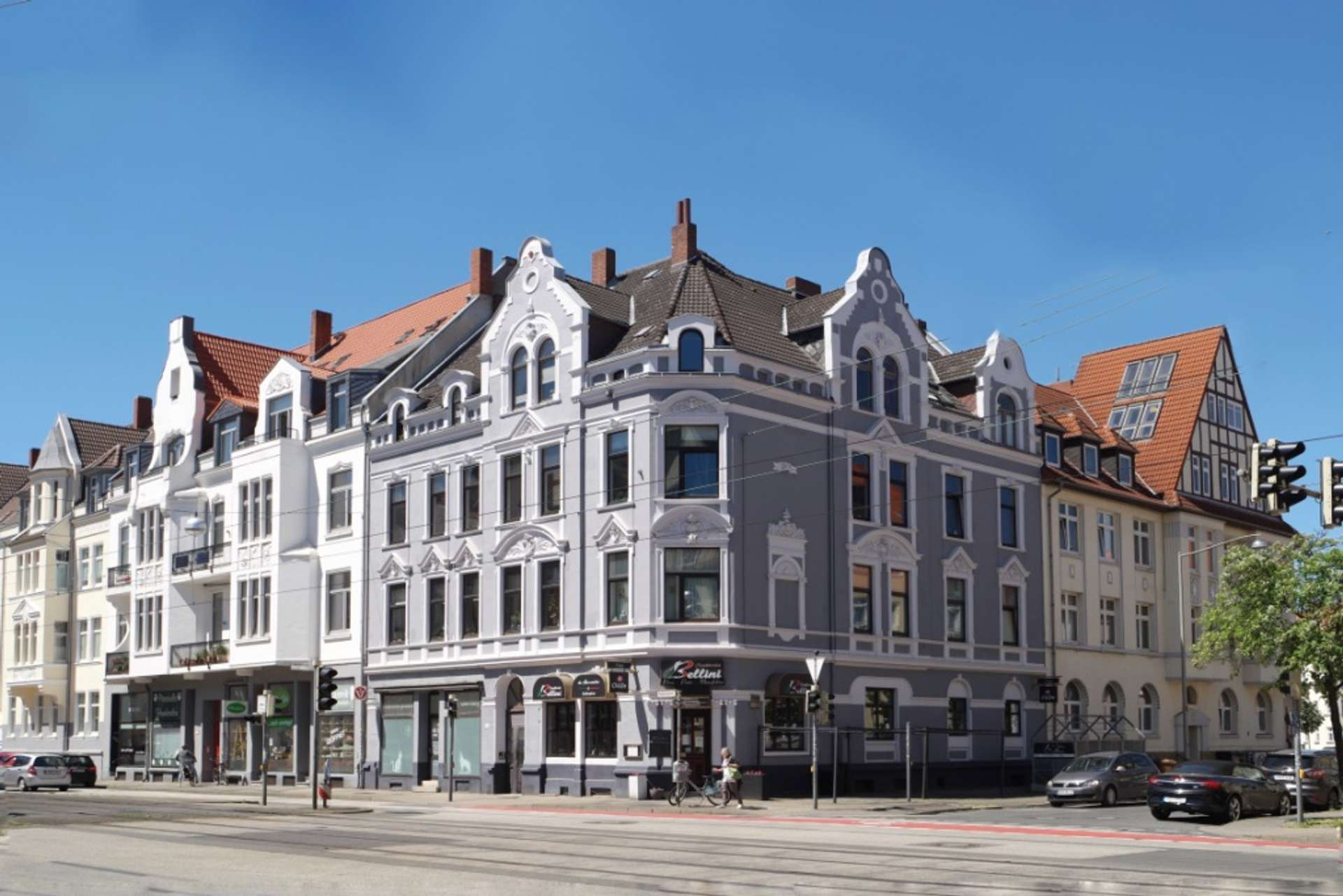 Hannover List: Sehr nette 3 Zimmer Wohnung im Altbau mit Balkon - Hausansicht