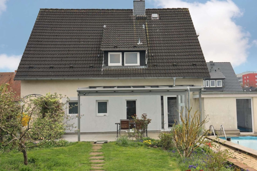 Hannover Sahlkamp: Saniertes freistehendes Einfamilienhaus im Berliner Viertel- Barrierearm - Südseite