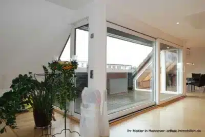 Isernhagen Altwarmbüchen: Großzügige Dachgeschosswohnung im 2.OG, 30916 Isernhagen, Dachgeschosswohnung