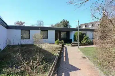 Hannover Heideviertel: Gartenhof Bungalow mit 2 Garagen, alles auf einer Ebene, 30625 Hannover, Bungalow