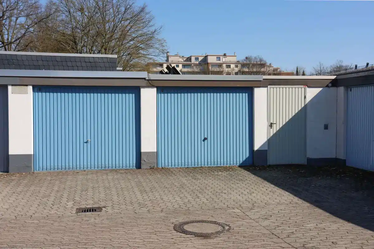Garage und Heizhaus