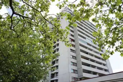 Hannover Vahrenheider Markt: Barrierearme große Wohnung mit Westloggia und Garage, 30179 Hannover, Etagenwohnung