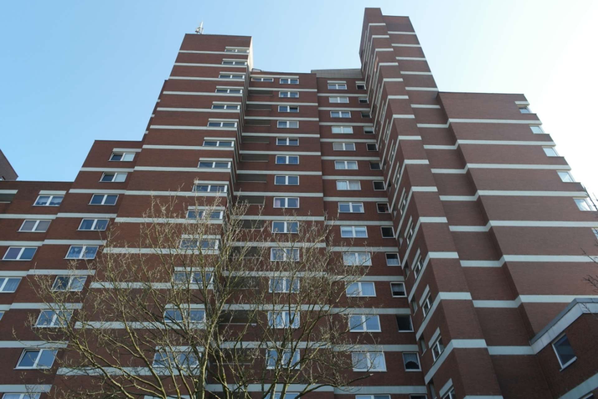 Hannover Buchholz-Kleefeld: 1 Zimmer Apartment Nähe MHH - Gebäudeansicht Eingangsseite