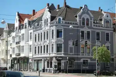 Hannover List: 1 Zimmer mit Bad, Küchenmöbel im Zimmer, 30177 Hannover, Dachgeschosswohnung