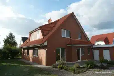 Großburgwedel: EFH/ ZFH mit Garage und größerem Grundstück, 30938 Großburgwedel, Einfamilienhaus