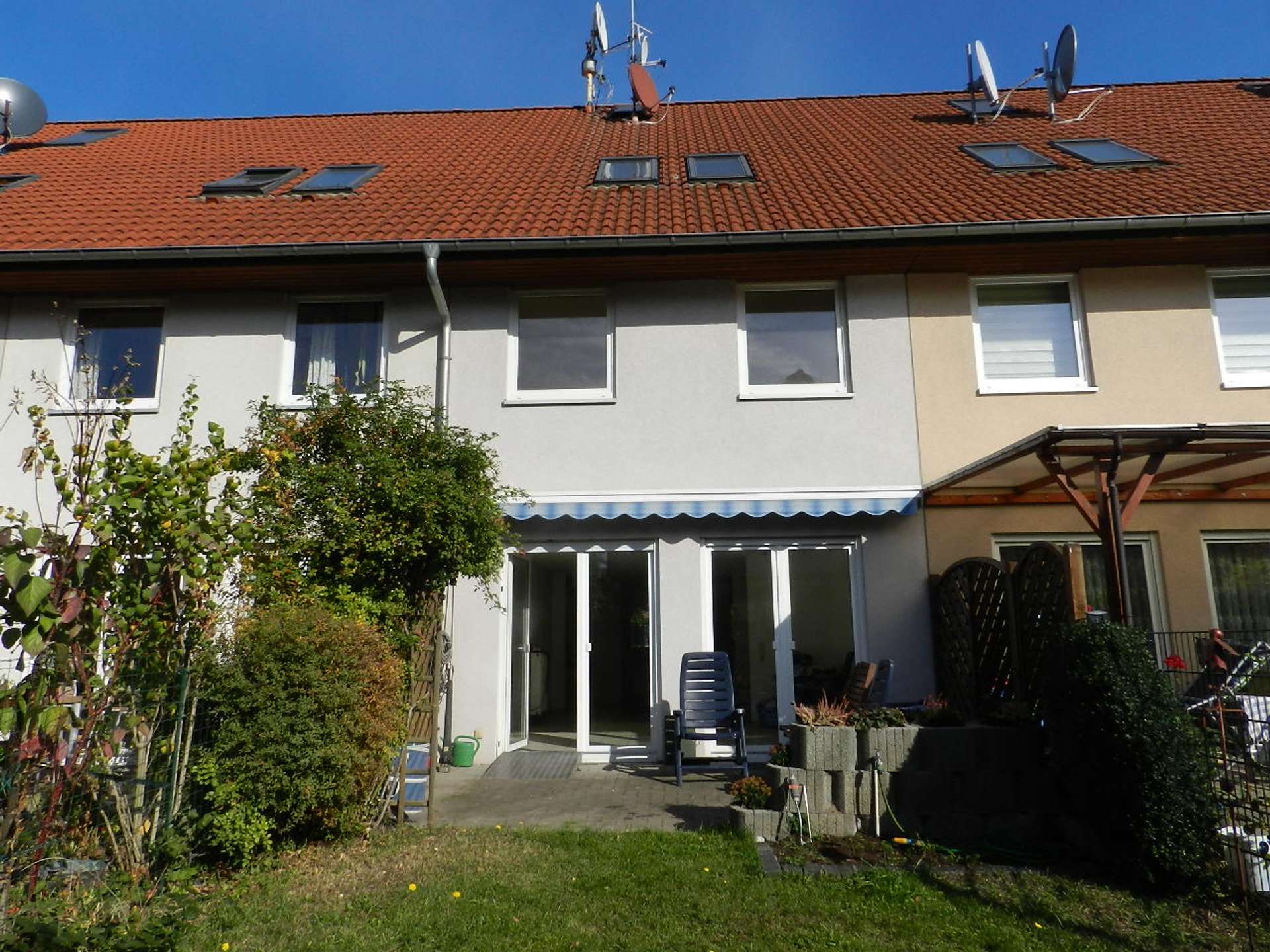 Hannover Vahrenwald: Reihenmittelhaus mit viel Platz, Rollstuhl gerecht - rückwärtige Fassade